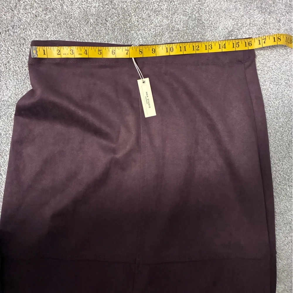 NWT, never worn faux chocolate brown suede women's skirt. Max Studio, size L - Picture 2 of 3
